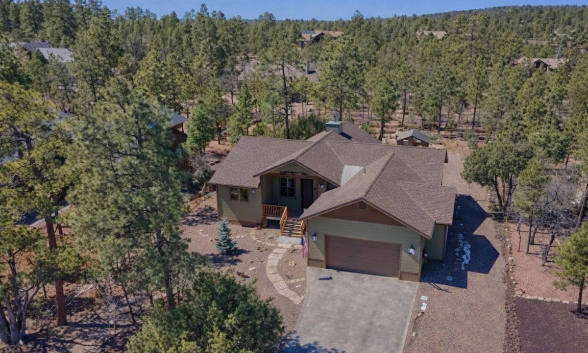 Show Low Cabin | Summer Cabin Getaway with a Pine Tree View!