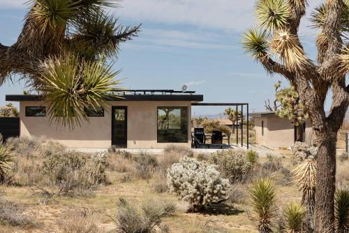 Yucca Valley House | Sundown Ridge - Modern Homestead w Spa