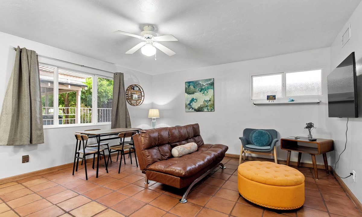 Camelback East Apartment | Sunlit Palm Cottage in Uptown Phoenix
