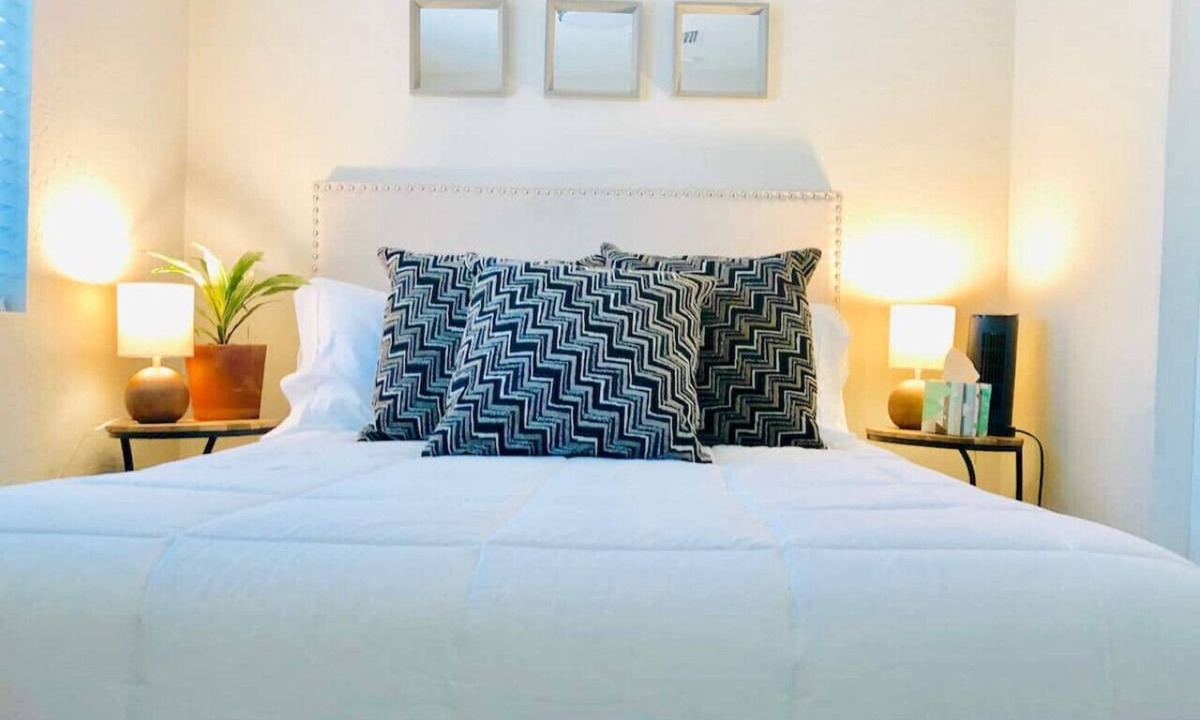 Phoenix Apartment | Sunny Guest Suite w/large backyard - Pets Welcome