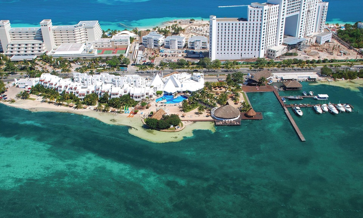 Zona Hotelera Resort | Sunset Marina Resort and Yacht Club - 4 stars!
