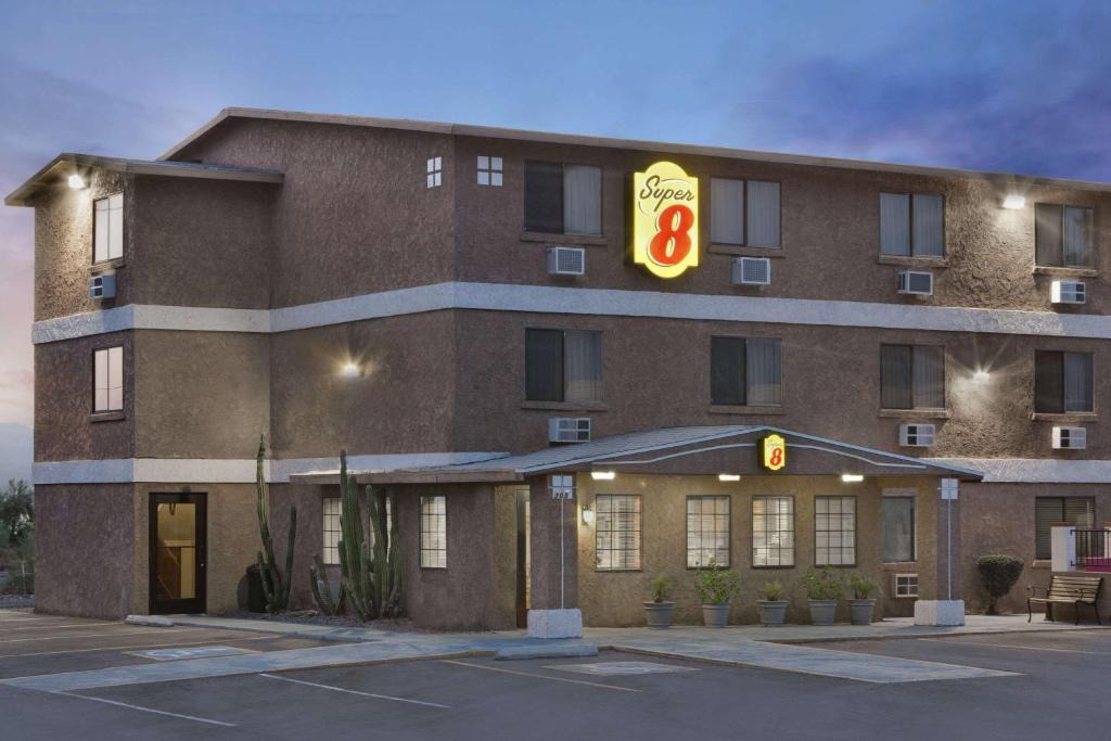 Lake Havasu City Hotel | Super 8 by Wyndham Lake Havasu City