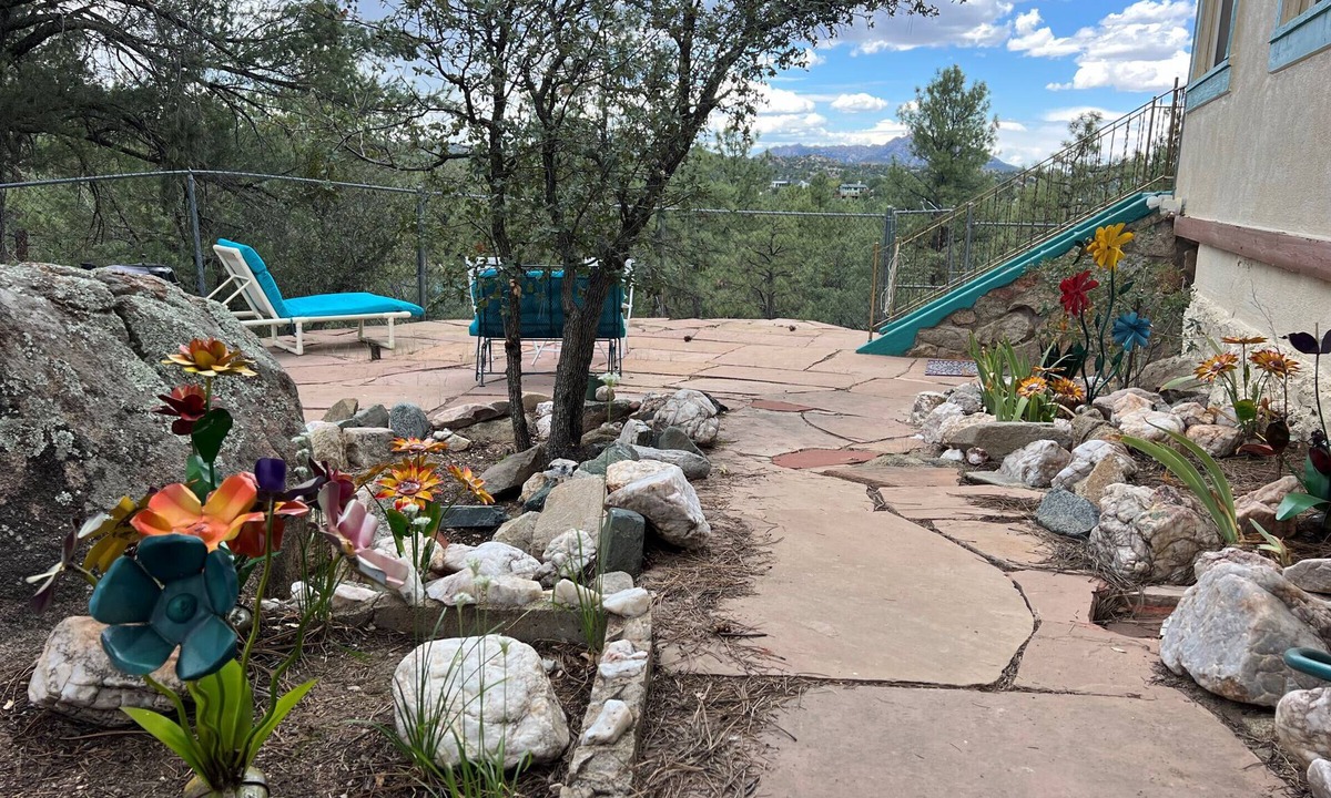 Mountain Club Cottage | Sweet Retreat - Prescott Cabin Rentals