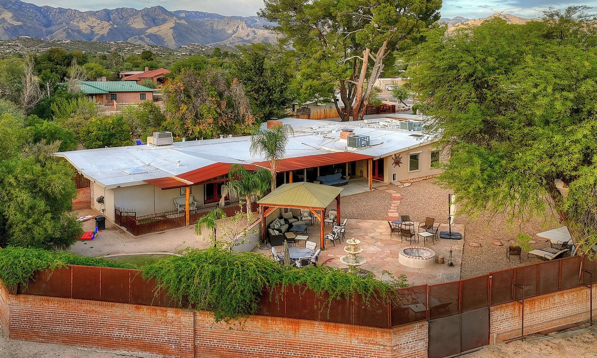 Tucson Cottage | Swim Spa & Courtyards: Tucson Estate Near Sabino