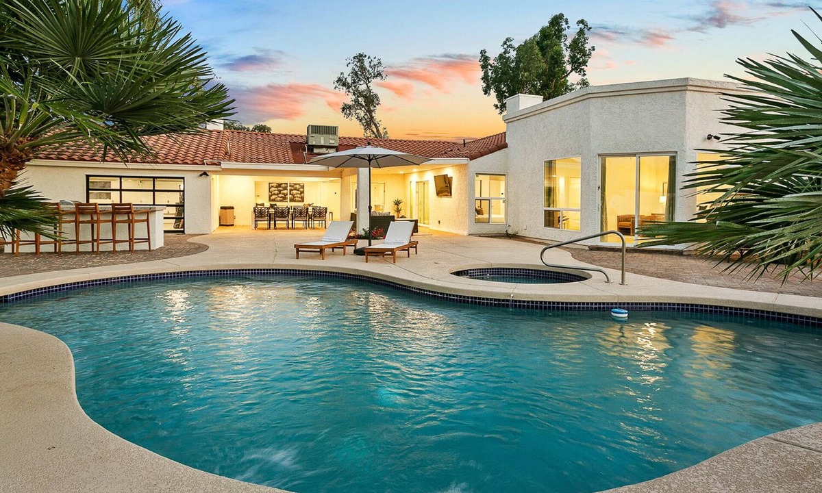 Village Estates House | SWSS 8BR Palms Away Estate | Pool, Hot Tub, Sport Court, Putting Green & Games