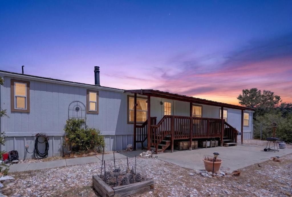 Tehachapi House | Tehachapi 12-Guest Group Escape home