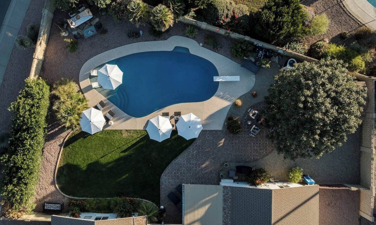 Paradise Valley Village House | The Bloom in Scottsdale sleeps 10 w/pool, firepit, pool table + backyard OASIS