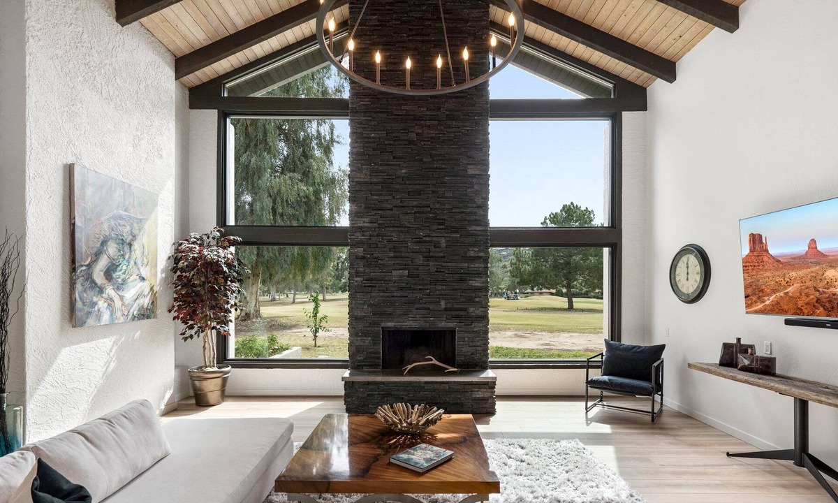 Moon Valley House | The Chateau | On the golf course | Sleeps 10 | Fireplace | Concierge | Outdoor Kitchen