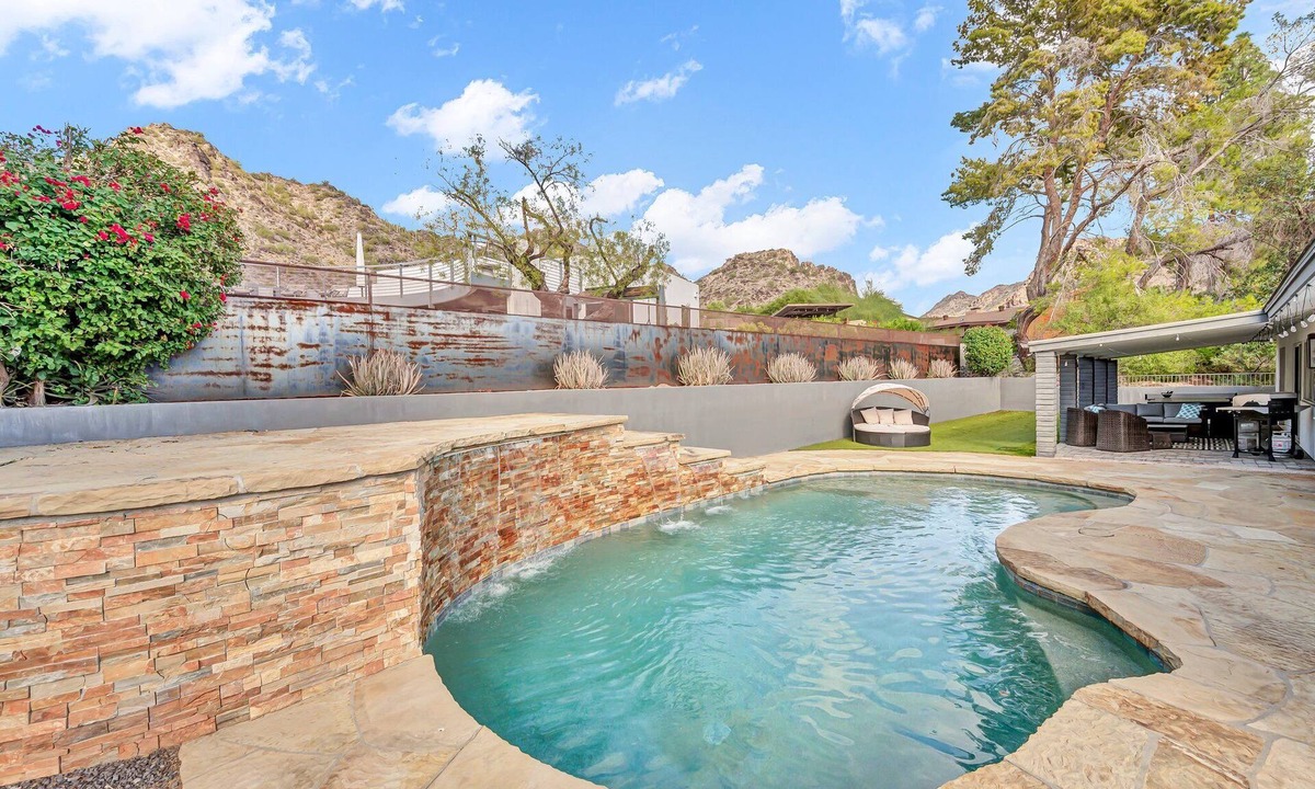 Camelback East House | The Desert Trailhead Retreat Phoenix with Pool