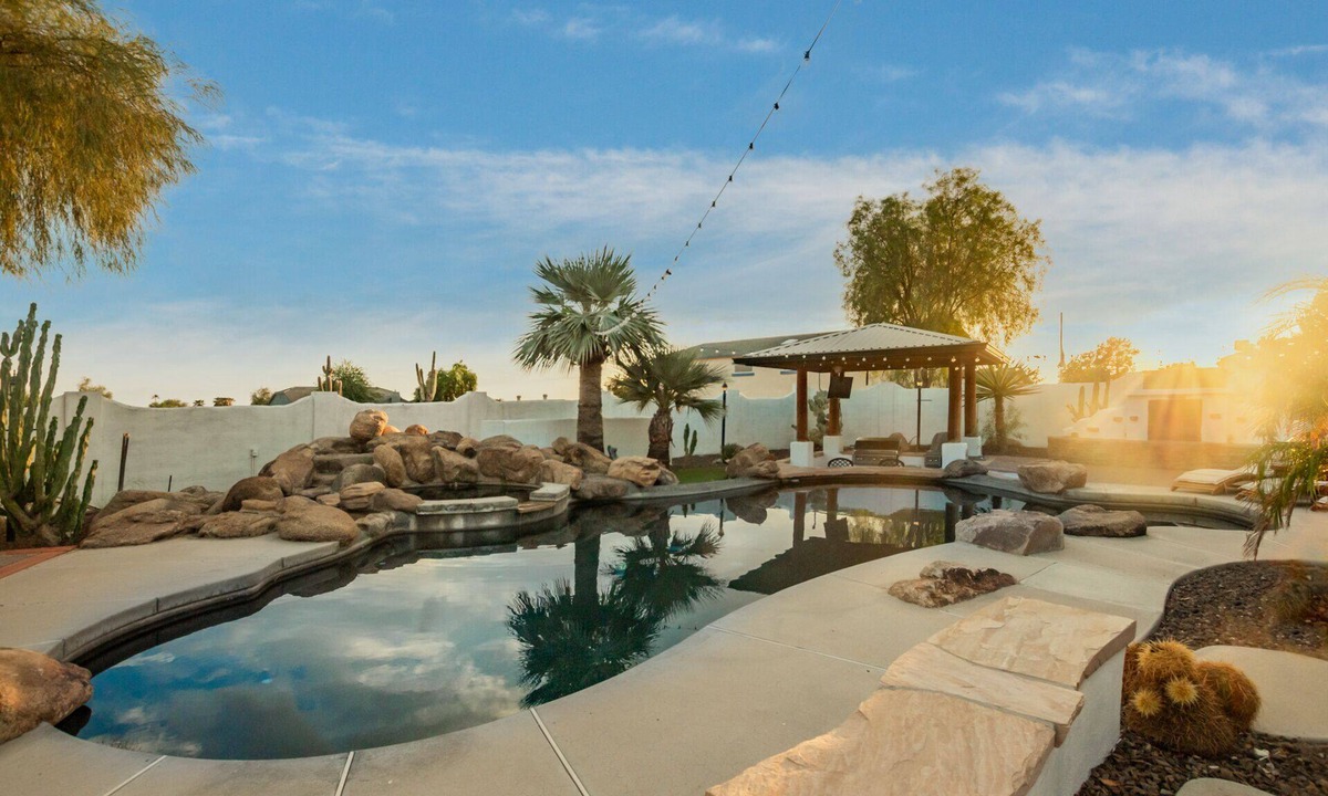 Peoria House | The Hatfield | Amazing Backyard Pool Getaway