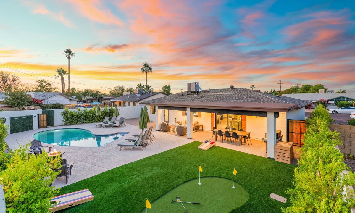 Cox Heights House | The Hensley | Pool, Putting Green & Fire Pit