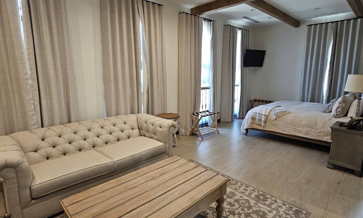 Valle de Guadalupe Bed & Breakfast | The Panorama Premium Suite at Chateau Del Valle