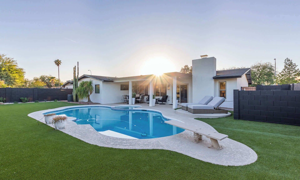 Trail West House | The Wentworth Luxe Retreat |Pool| Al-Fresco Living