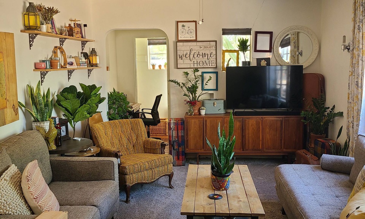 Coronado House | The Whittier Cottage Unit A, a cozy home in Phoenix.