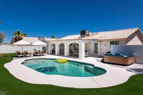 Lake Havasu City House | Tropical Playhouse - Pool, Spa, Golf, Game Room