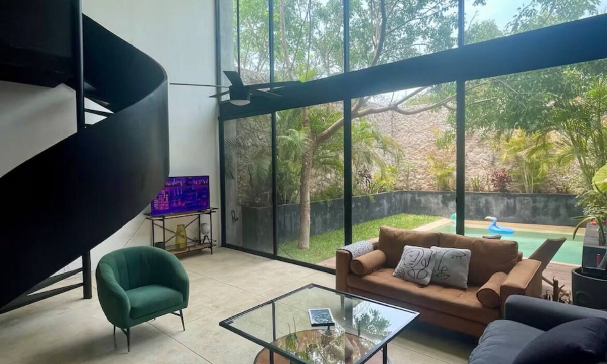 Merida House | Tropical townhouse