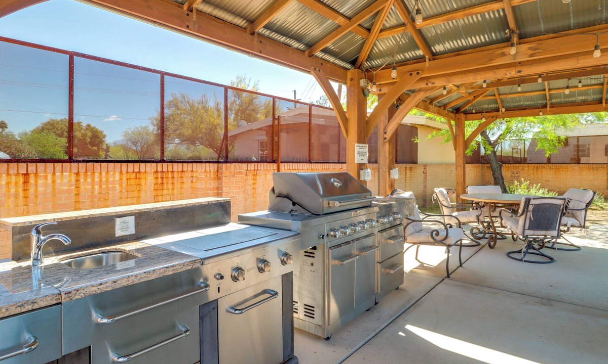 Tucson Cottage | Tucson Casita w/Shared Swim Spa, Close to Hiking!
