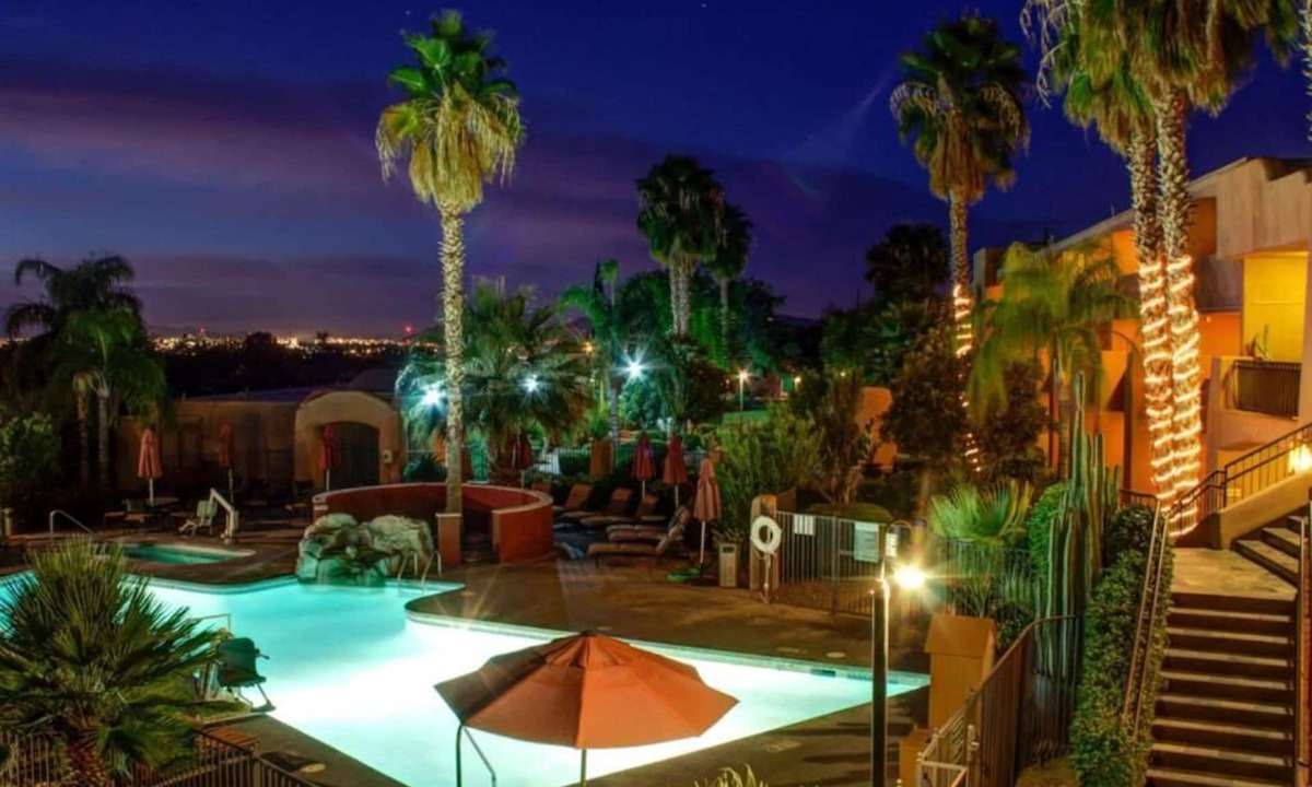 Casas Adobes Hotel | Tucson's Serene Oasis with complimentary breakfast