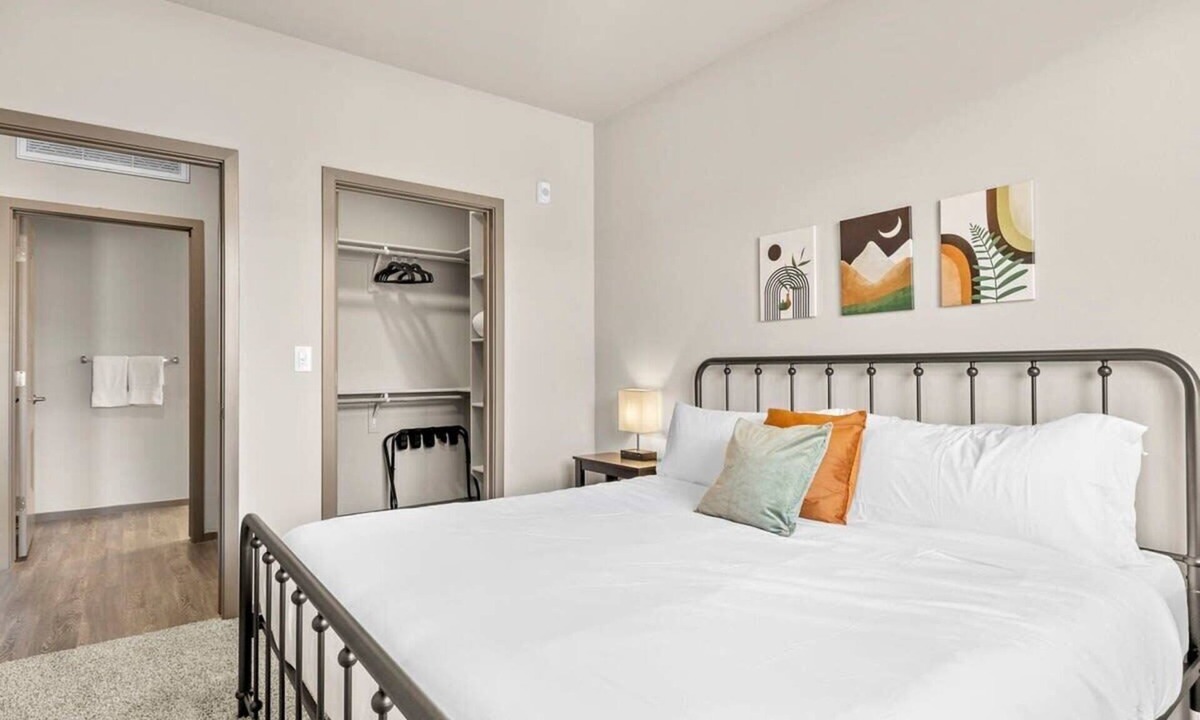 La Buena Vida Apartment | TWO Modern Westgate CozySuites by stadium w/pool!