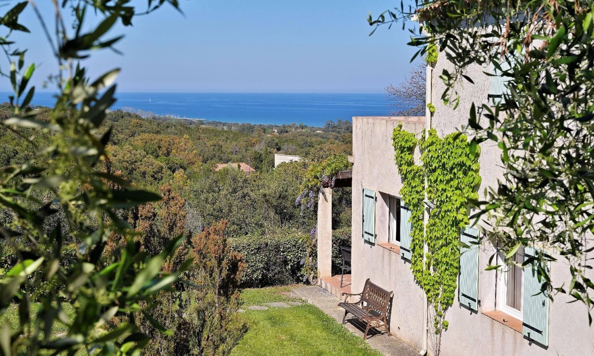 Cervione House | U Castagnu sea view villa in a nature reserve