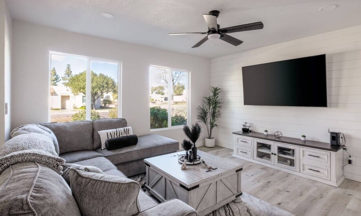 South Scottsdale Villa | Ultimate Zen patio near Old town w/Fire pit, BBQ, games, and misters