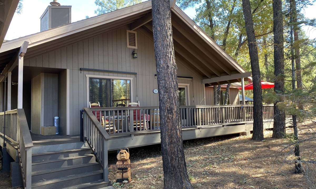 Strawberry Cabin | Updated cabin under the tall pines with Starlink 🌲 Uncle Buck’s Cabin 🦌