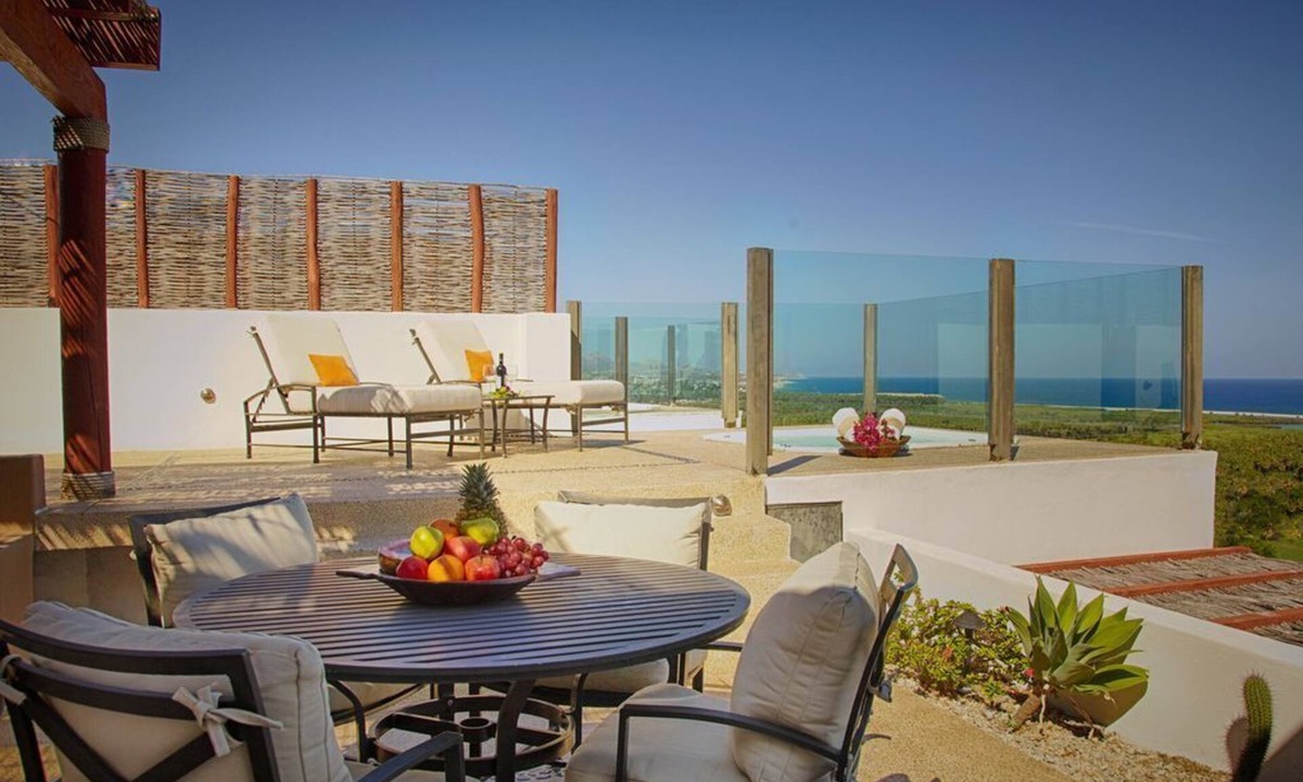 Downtown San Jose del Cabo Condo | Upscale Penthouse w/Ocean View + Private Terrace & Jacuzzi