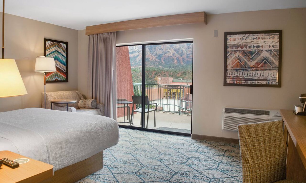 Uptown Sedona Hotel | Uptown King Dog Friendly w/Private Patio and Mountain View @ The Matterhorn Inn