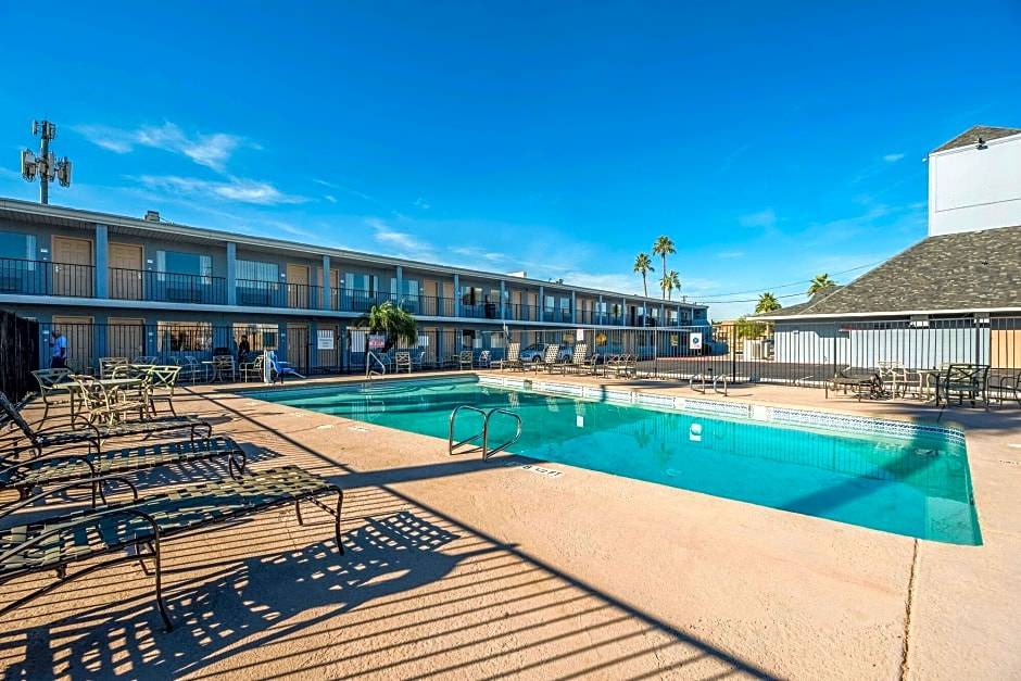 Westown Commercial Center Hotel | Econo Lodge Phoenix North I-17
