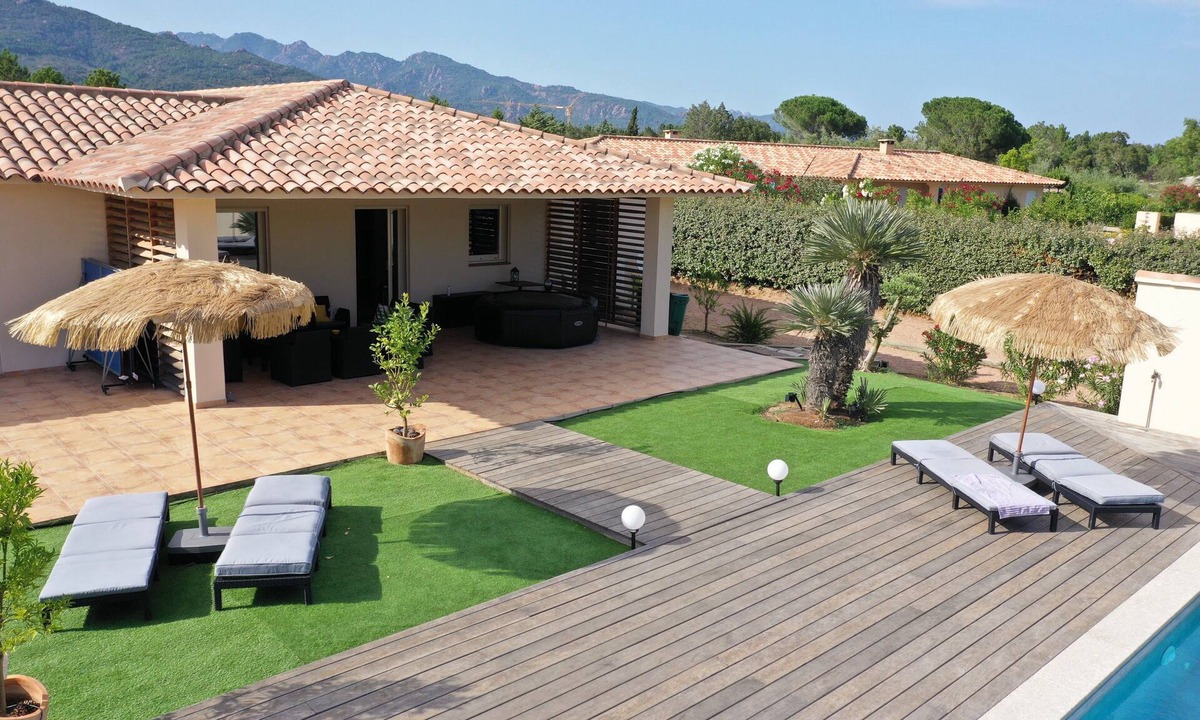 San-Gavino-di-Carbini Villa | villa with jacuzzi and terrace near cala-rossa beach, 6 bedrooms 3 bathrooms