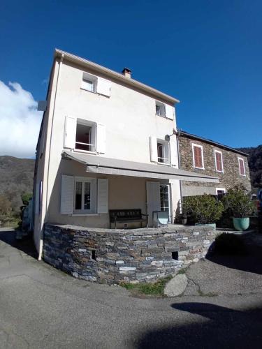 Felce House | Village house