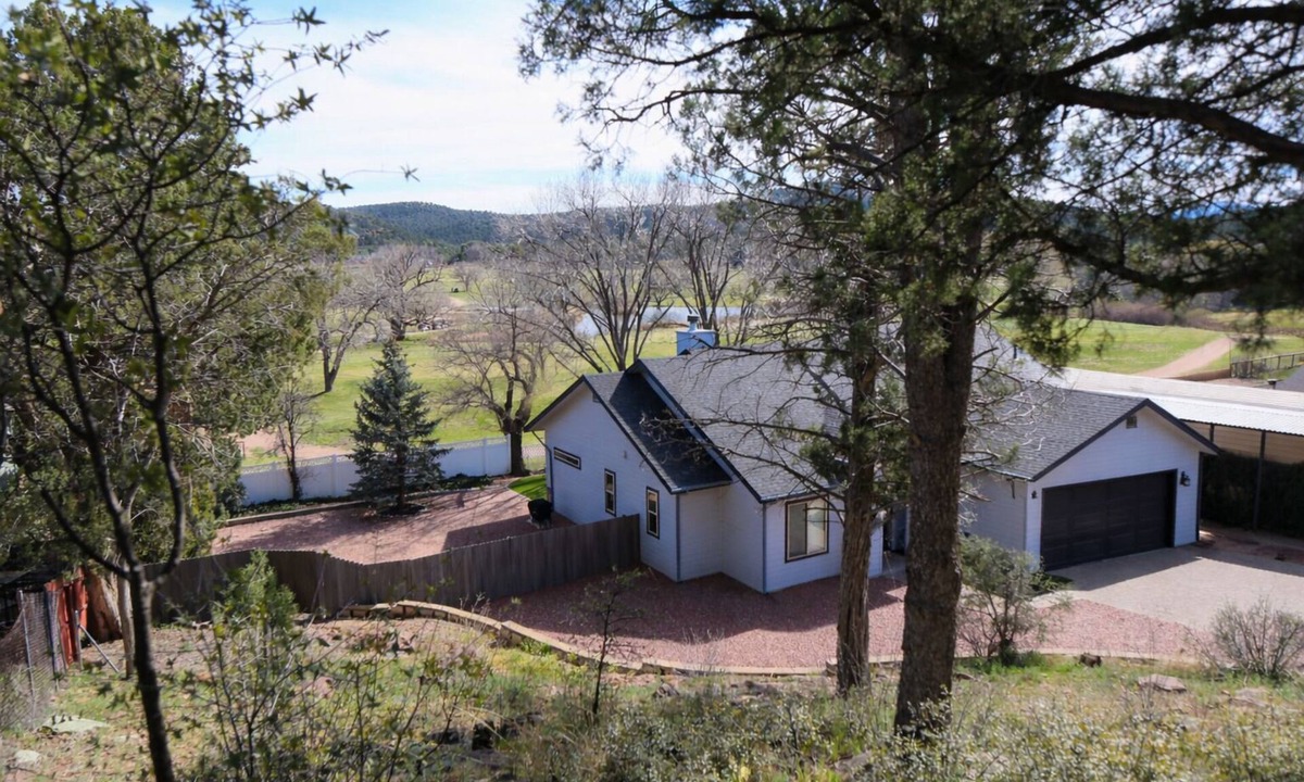 Payson House | Wake Up to Elk & Golf Views | 2 Master Suites | Home Gym & Office | Fire Pit