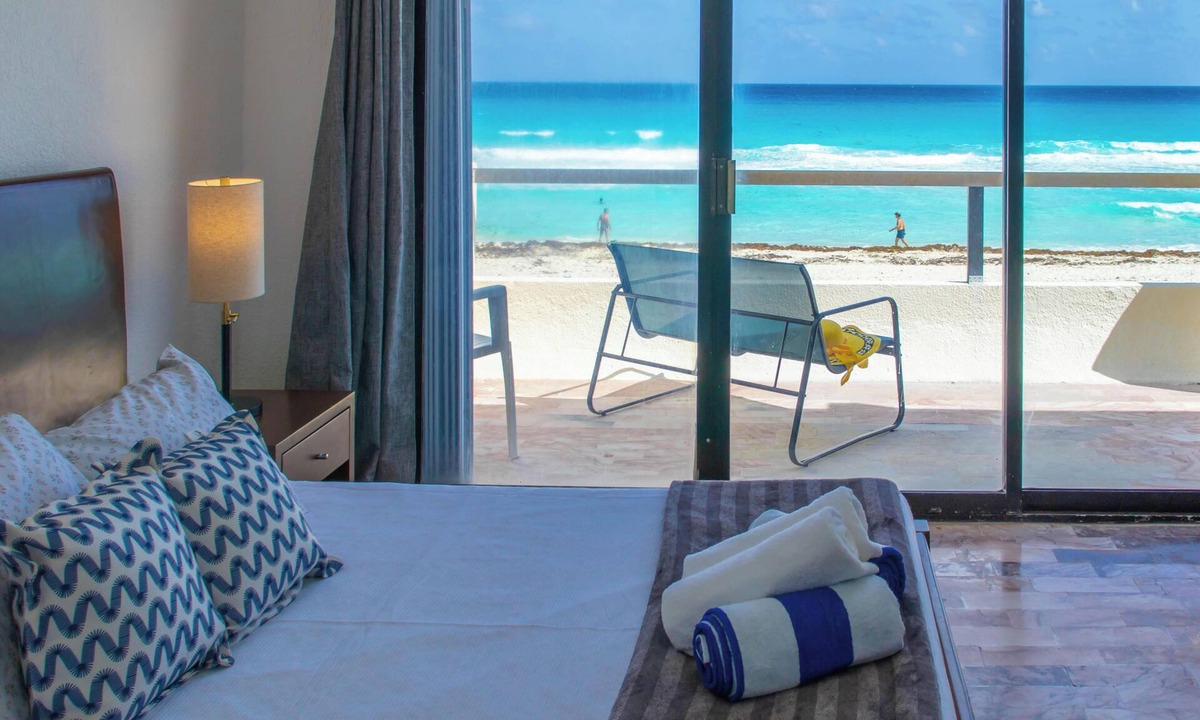 Zona Hotelera Condo | Waterfront, beach access, ocean view.