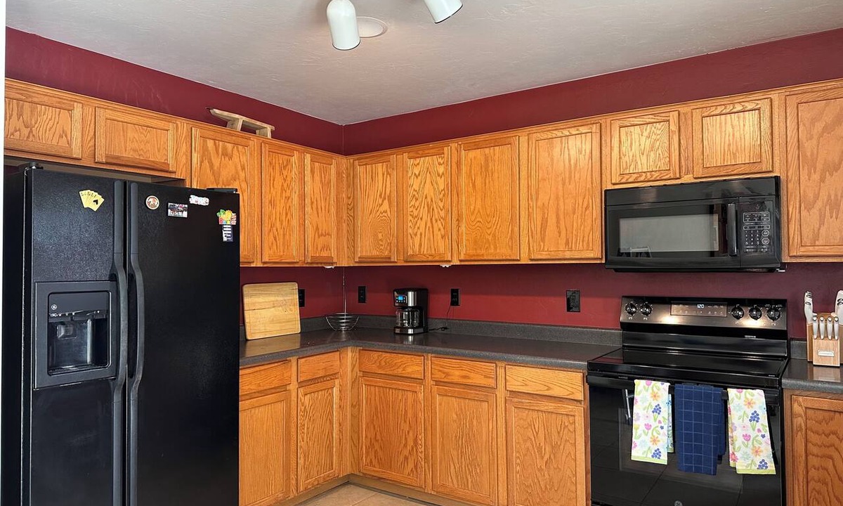 Tucson House | Welcome to this Beautiful 3 bedroom 2 full bath with a fenced yard.