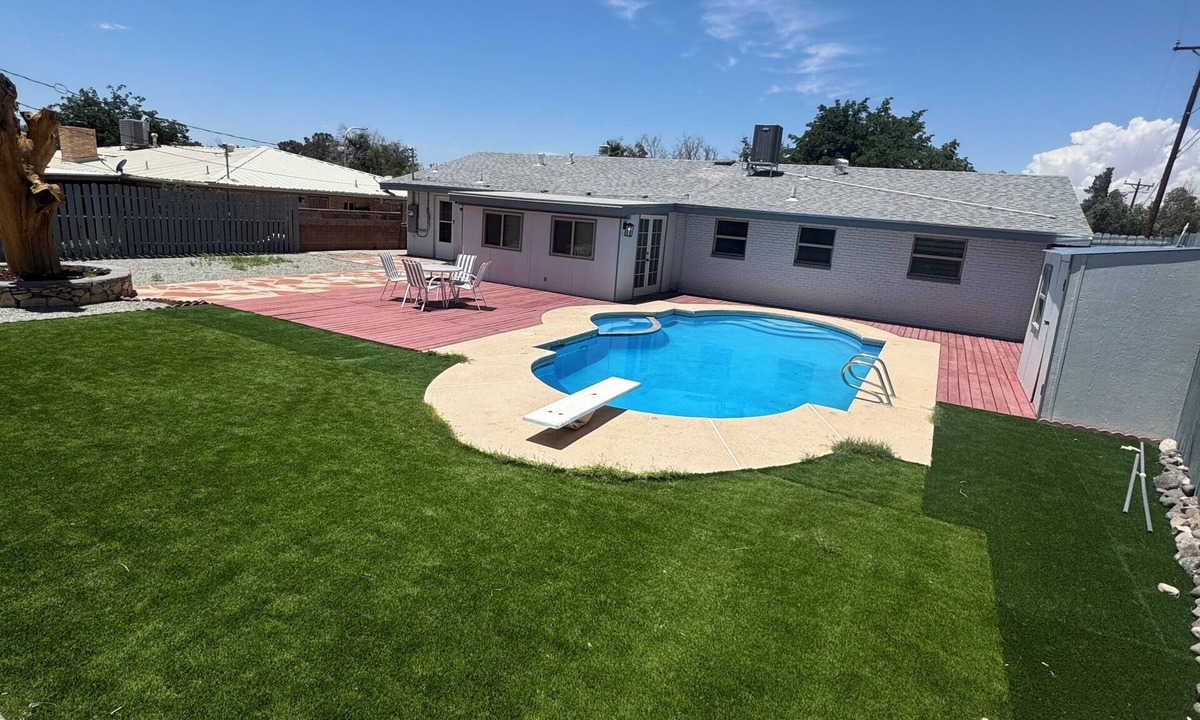 Las Cruces House | Welcome to your perfect gateway, 4 bedrooms 2 bathrooms and private pool.