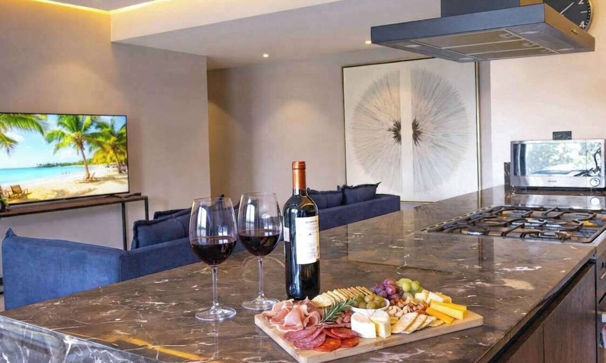 Zona Minerva Apartment | Where Comfort Meets the Skyline