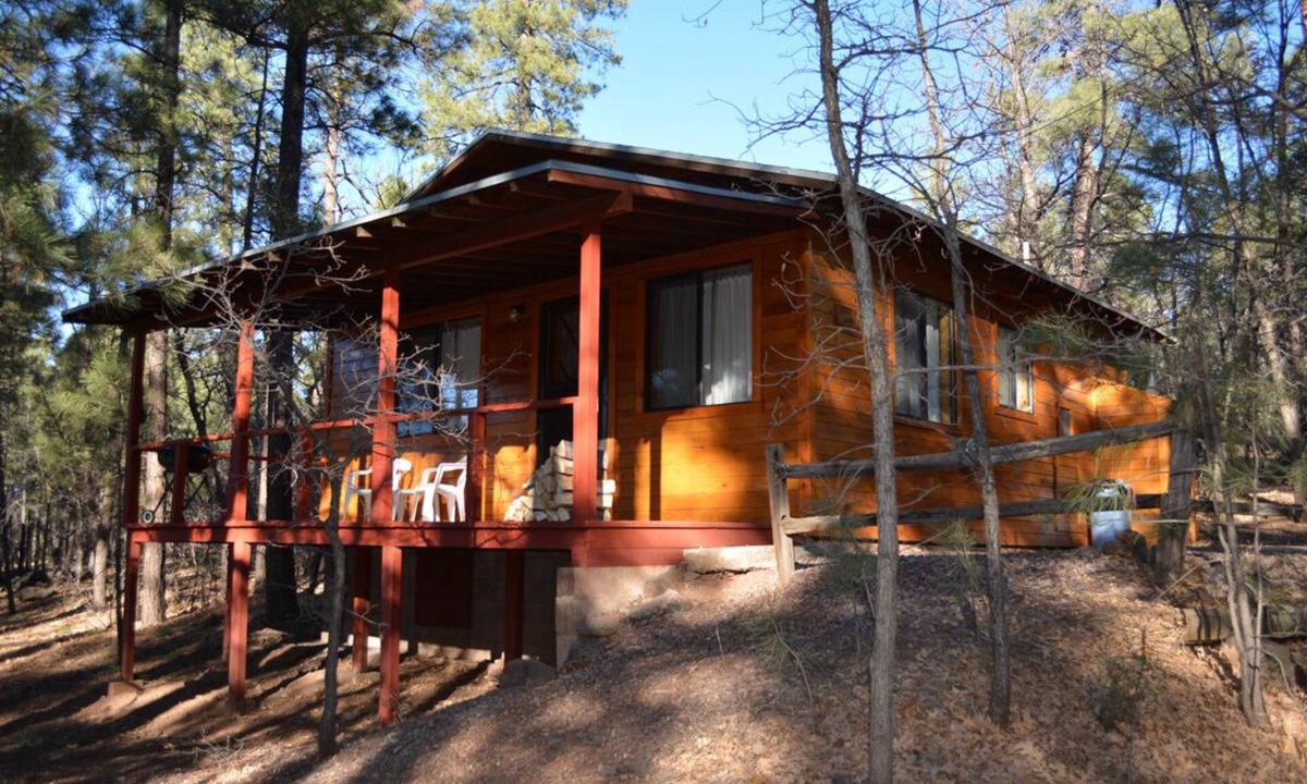 Pinetop-Lakeside Cabin | Whispering Pines Resort- Cabin #16