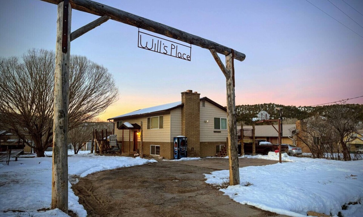Glendale House | Will`s Place - Craftsman`s Hot Tub Basecamp Between Bryce and Zion