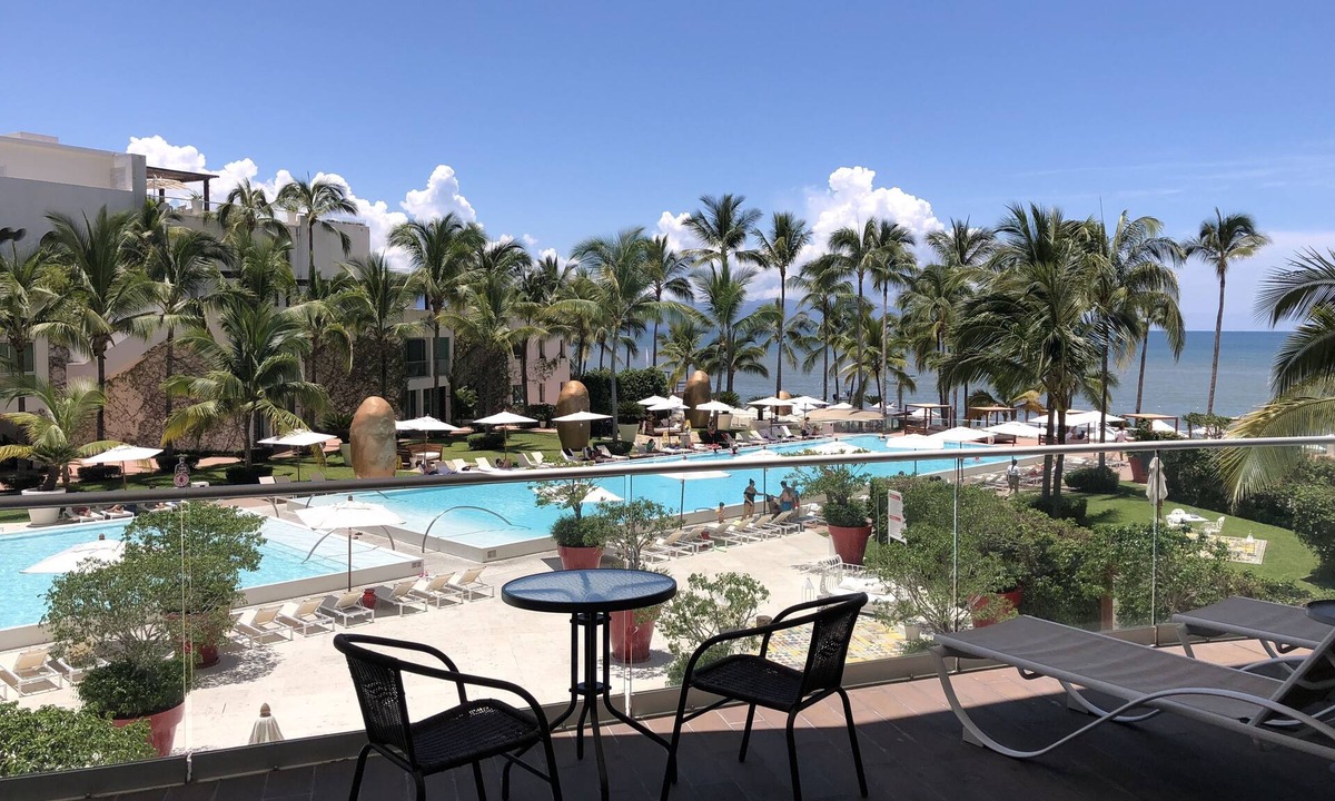 North Hotel Zone Condo | Winter 2023 dates available 2B/Den w/bunkbeds, 3 bath $