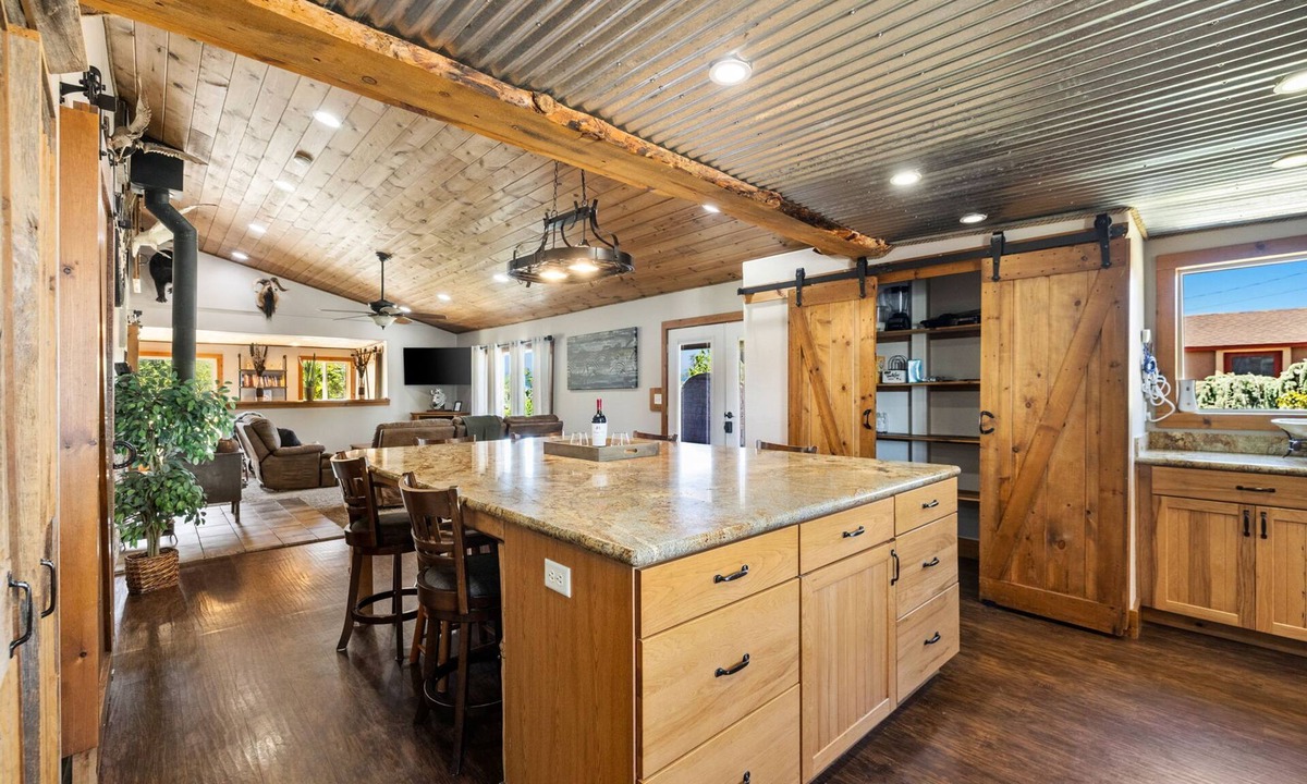 Williamson House | Zebra Rustic Retreat 3BR Home on Zebra Ranch
