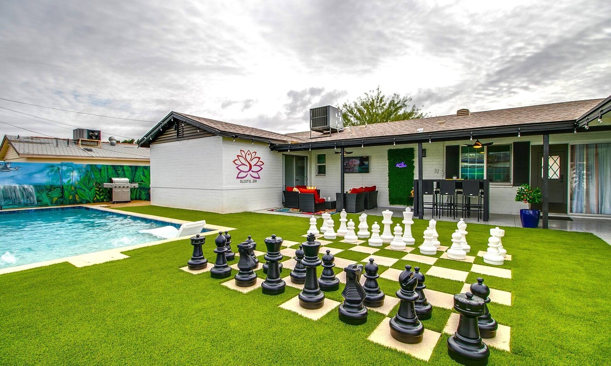 Papago Parkway House | Zen home with heated swimming pool+ Billiards table+ arcade games