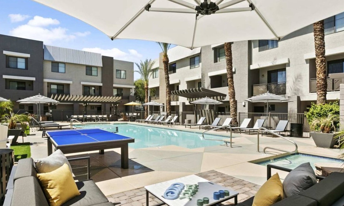 Glendale Sports and Entertainment District House | Zone Westgate Stylish 2BR Condo with Gym & Hot Tub