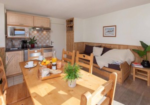 200m from resort center, 3rd floor, balcony, tv, ski locker, 25m², Serre Chevalier