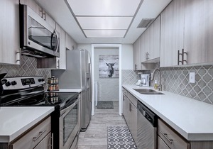 ALL REVIEWS are 5-STARS! Lakefront + HEATED pool + King & Queen beds