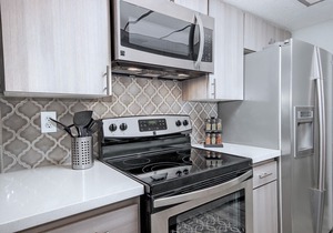 ALL REVIEWS are 5-STARS! Lakefront + HEATED pool + King & Queen beds