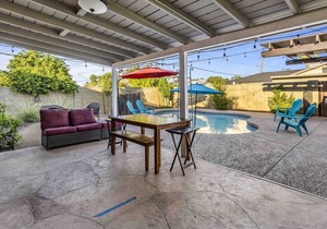 BEAUTIFUL PRIVATE POOL/HOME/BACKYARD NEAR OLD TOWN