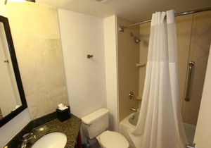 Hidden Gem in Phoenix, Queen Unit for 4, Pool, Gym, Parking, Near Phoenix Zoo
