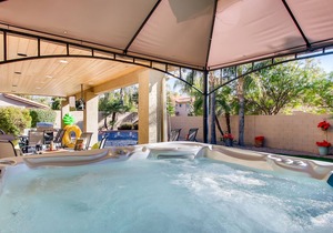 LIVIN' THE SCOTTSDALE DREAM: POOL + SPA + POOL TABLE + FOOSBALL + MORE