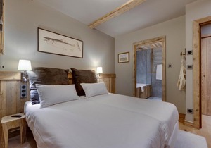 Superbe duplex 68m² avec cheminée, 2 chambres, parking intérieur, et services inclus à Val d'Isère - FR-1-567-46