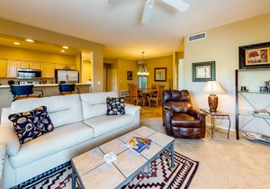 Welcoming & updated condo with WiFi, pool, hot tub & grill area